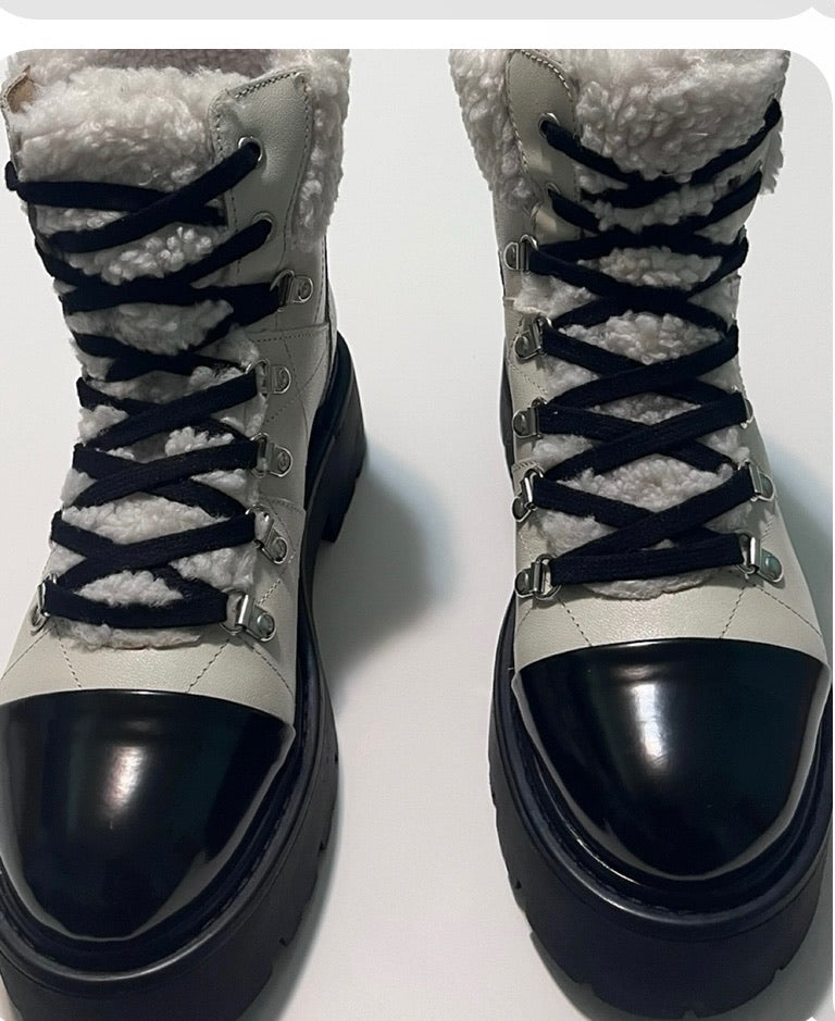 Steve Madden  Lace up Boots